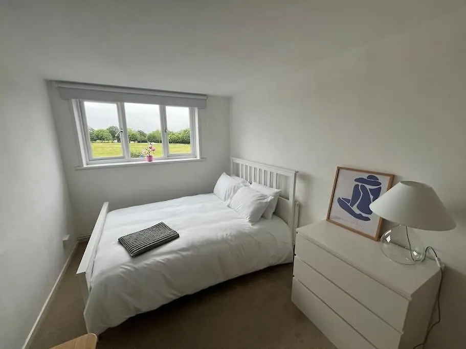 Spacious Flat Close To Elizabeth Line Londýn Apartmán