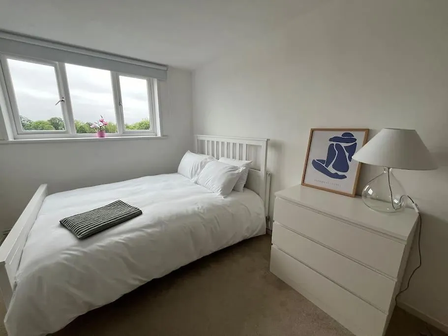 Spacious Flat Close To Elizabeth Line Londýn Velká Británie