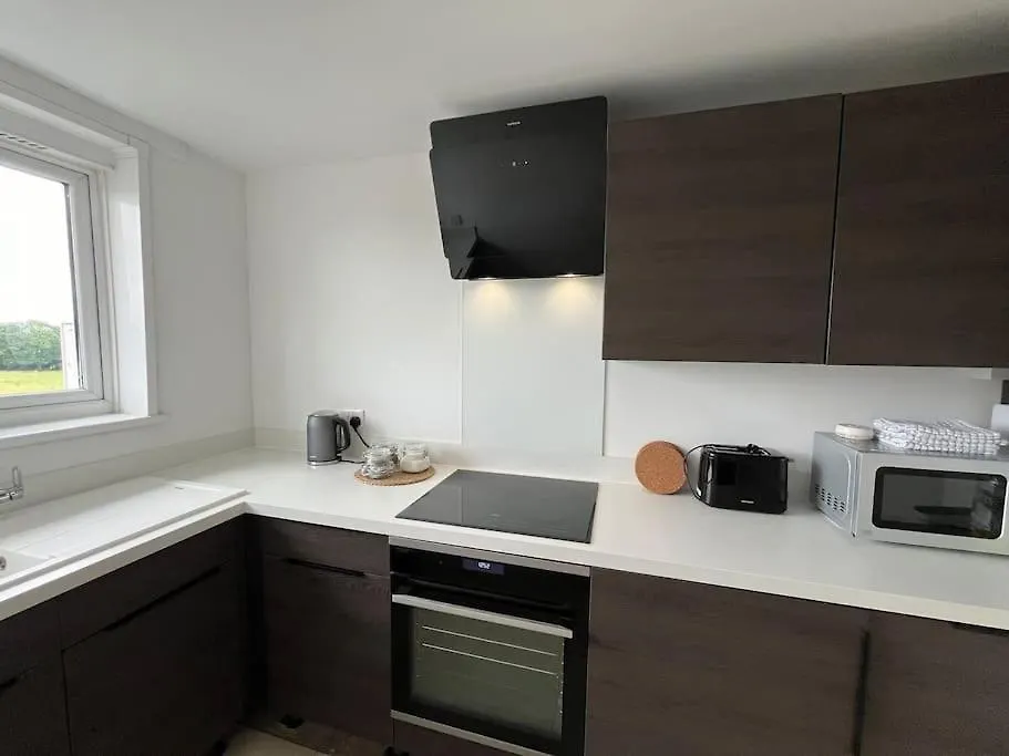 Spacious Flat Close To Elizabeth Line Londýn